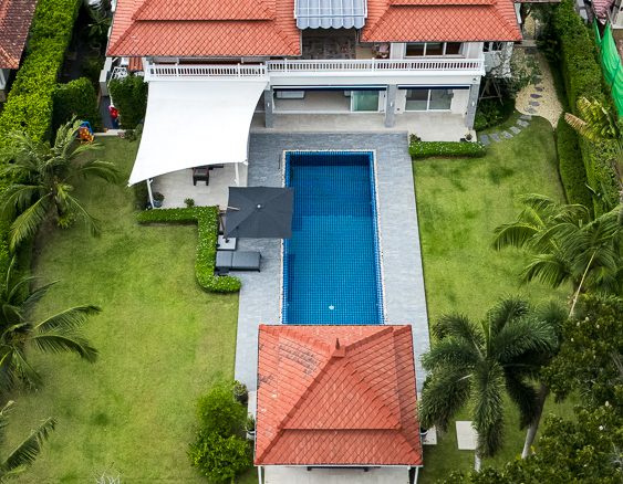 Luxury Villa in Prime Phuket Location – Exclusive Golf Course Views