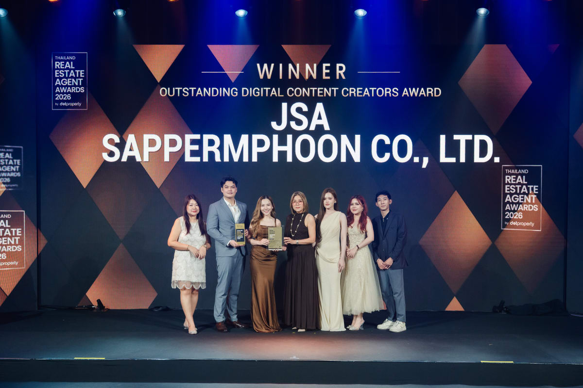 JSA Sappermphoon Co., Ltd. receiving Outstanding Digital Content Creators Award at the Thailand Real Estate Agent Awards 2026