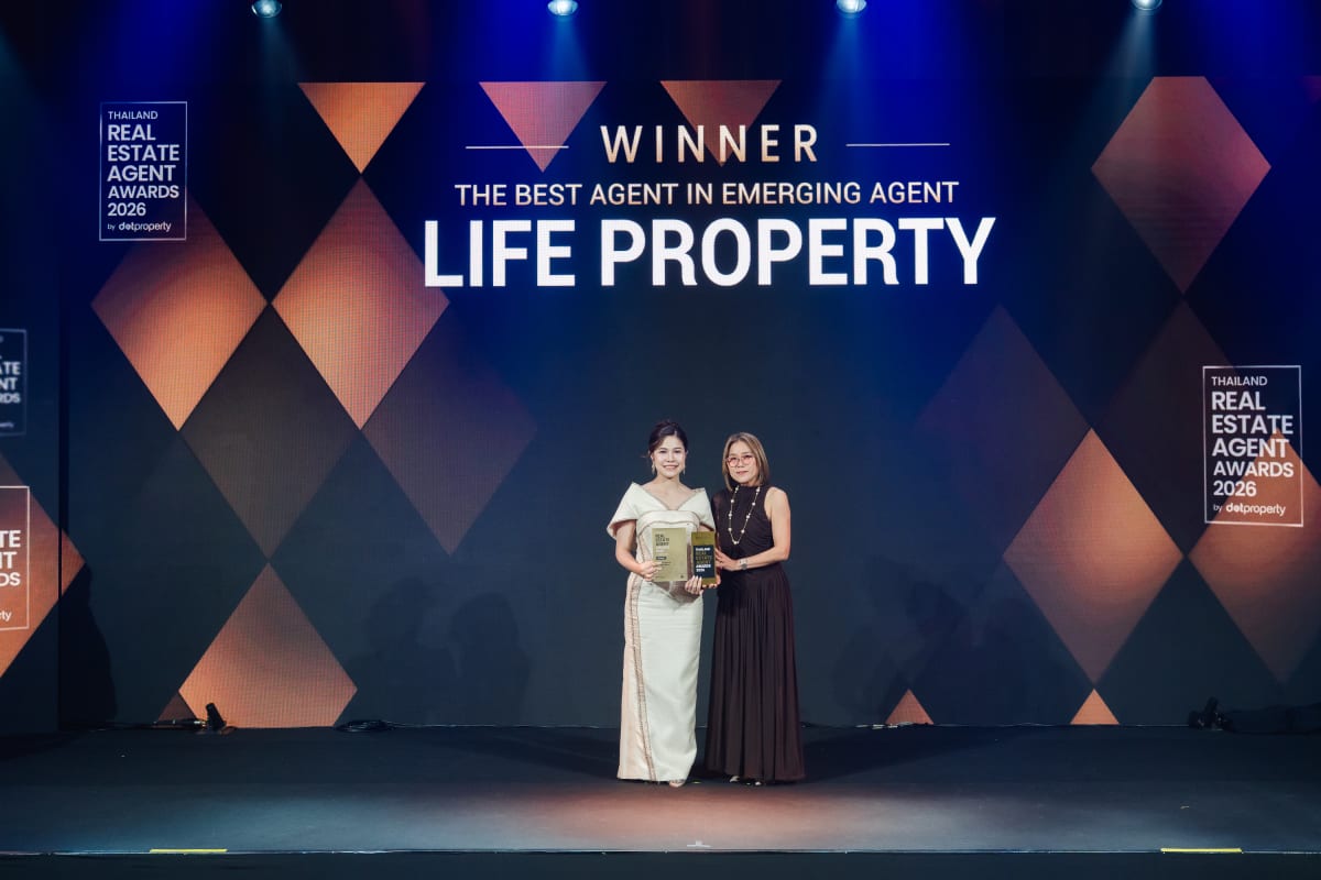 Life Property receiving The Best Agent in Emerging Agent at the Thailand Real Estate Agent Awards 2026