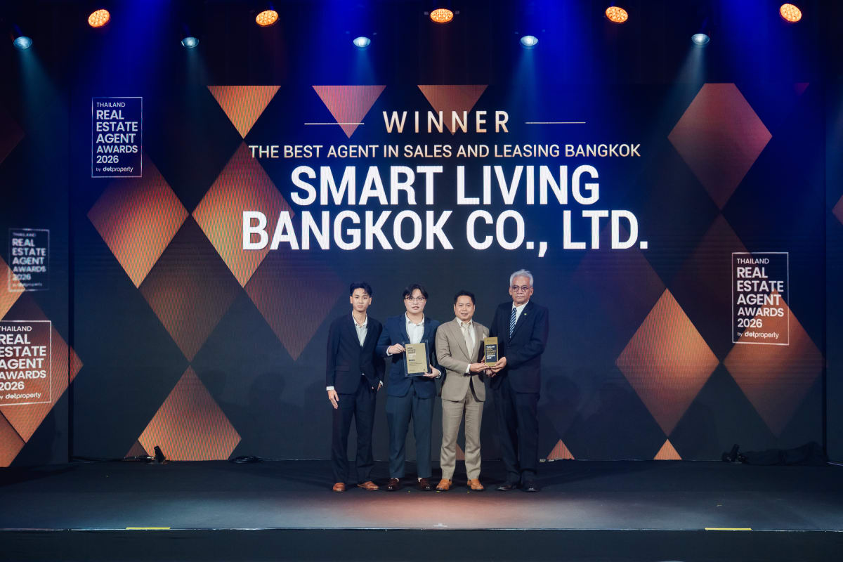 Smart Living Bangkok Co., Ltd. receiving The Best Agent in Sales and Leasing Bangkok at the Thailand Real Estate Agent Awards 2026