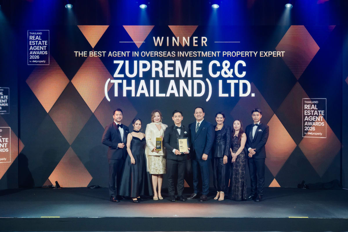 Zupreme C&C (Thailand) Ltd. receiving The Best Agent in Overseas Investment Property Expert at the Thailand Real Estate Agent Awards 2026